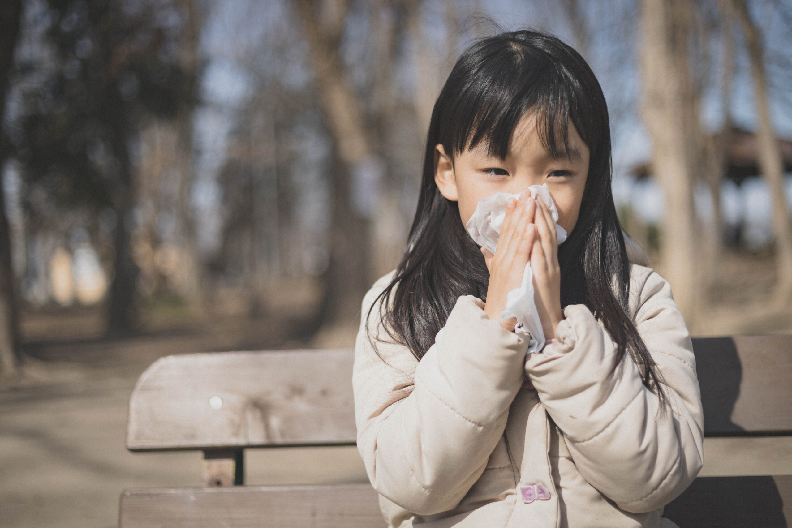 秋の花粉症にご注意！子どもの鼻水・くしゃみは風邪？花粉？ダニ？